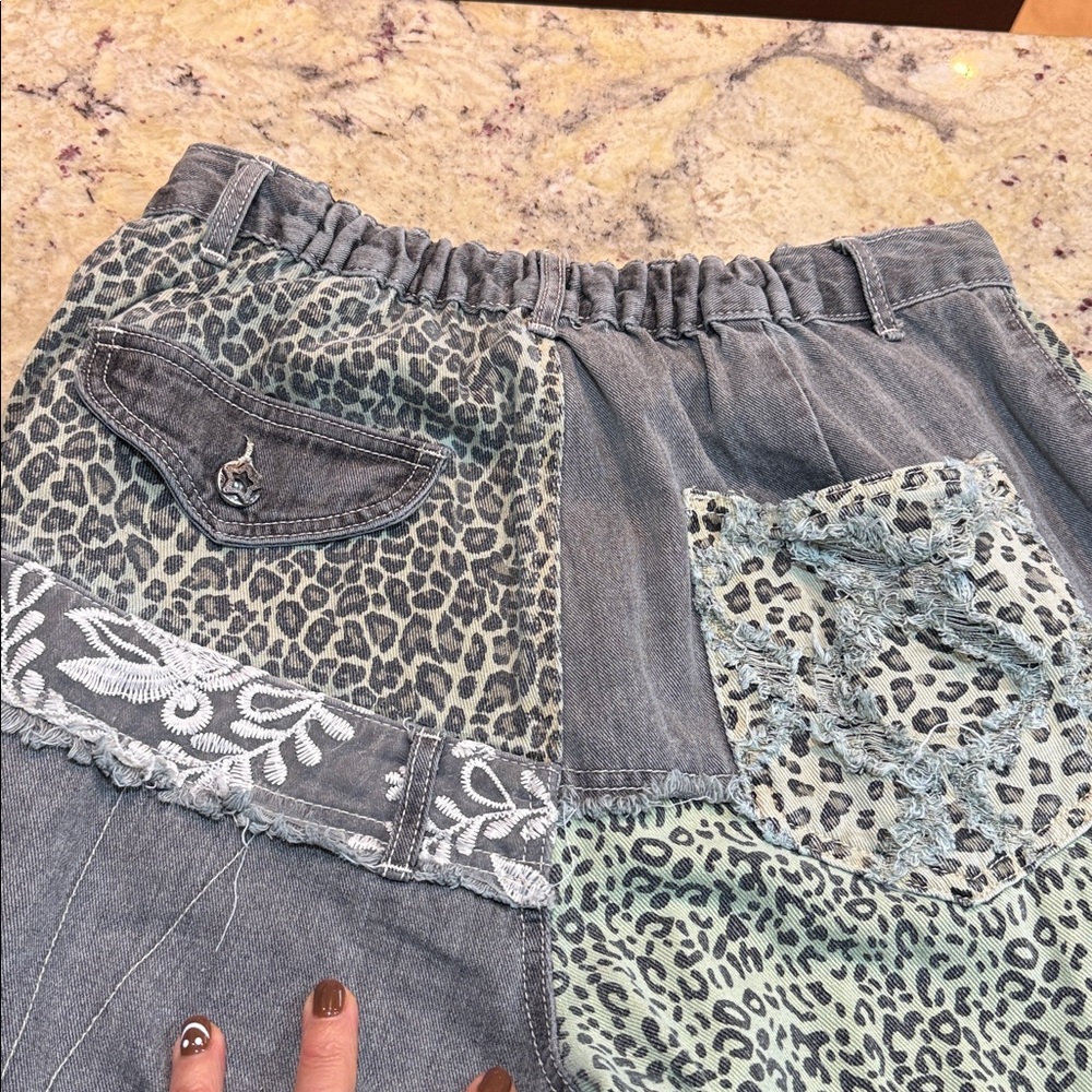 POL Women’s Printed Patchwork Leopard Denim Pants Gray/seafoam green Size Small - Picture 11 of 15